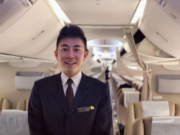 东航机长乘务长飞机上互殴,这种行为将导致何种后果?是否威胁乘客安全?