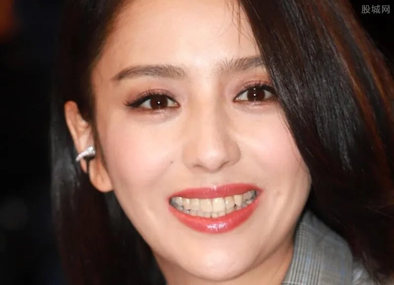 佟丽娅探班陈思诚 夫妻和好儿子朵朵正面照曝光