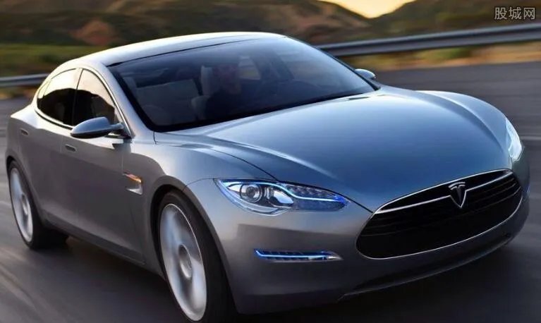 特斯拉遭下调评级 在破产边缘特拉斯再受重击