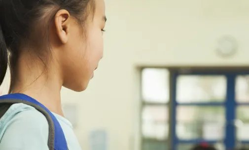 映的拼音和组词和部首