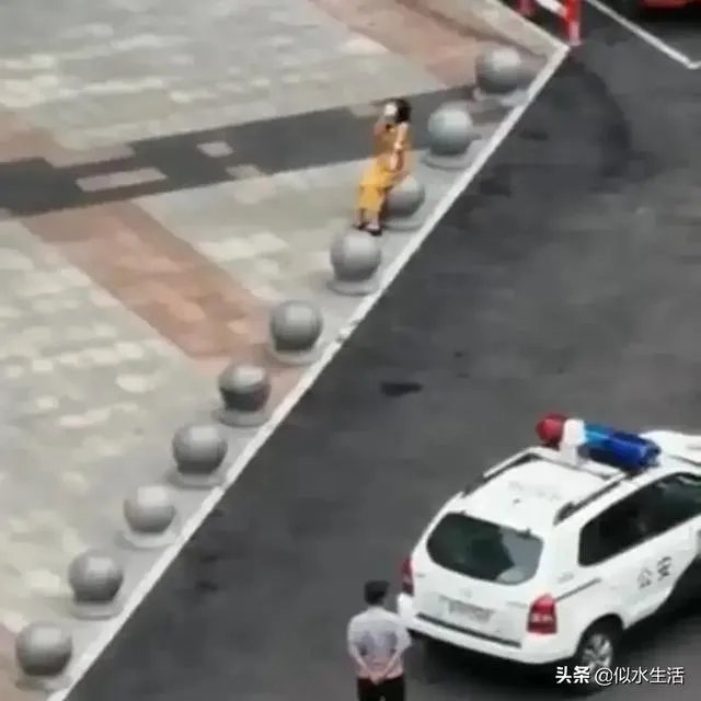 北京一女子在商场吃饭时被通知核酸检测阳性崩溃大哭值得同情吗？