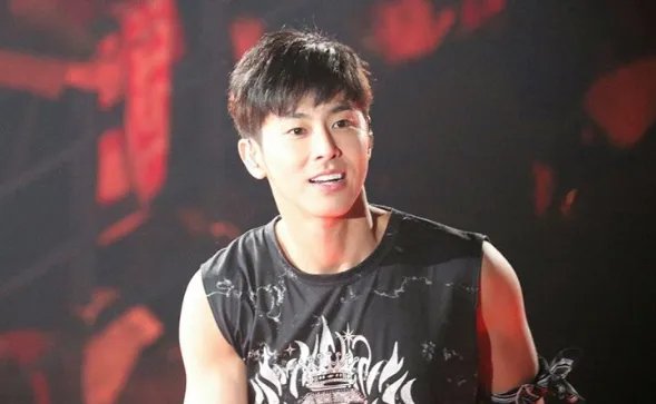 允浩呼喊钟铉因公演无法亲自送别吗？