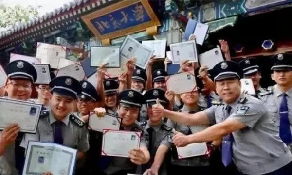 北大保安现是职校校长，他是如何逆袭成功的？