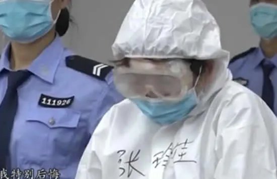 保姆虐打85岁老人辩称是闹着玩 施暴监控画面曝光让人不寒而栗