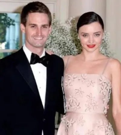 米兰达可儿怀三胎,十个月前刚为富豪老公生完子