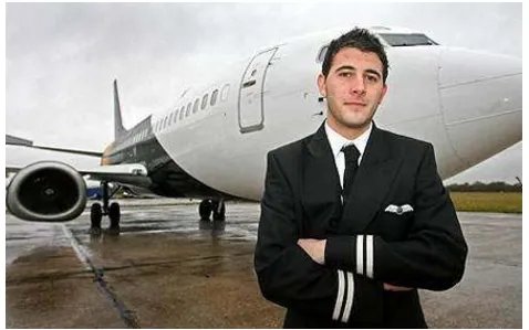 俄罗斯飞行员跳槽中国是因为拿高薪吗？