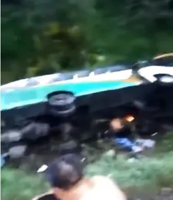 福银高速大巴侧翻原因是什么？