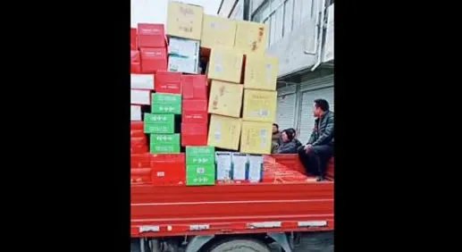 女子出嫁聘礼720件的场面：720件聘礼那么彩礼可想而知