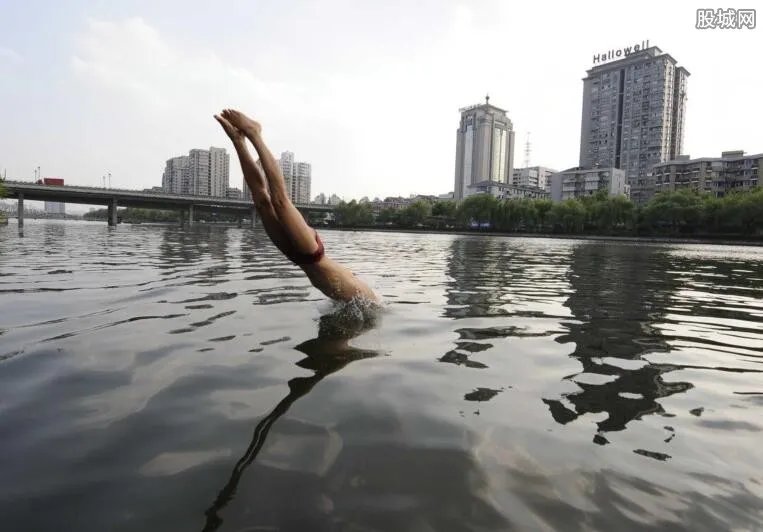 牺牲保持救人姿态 救人者竟然还是一名研究生