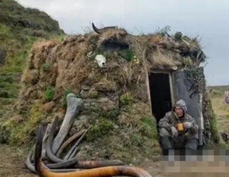 农民海边挖土 竟挖出巨额财富（图）