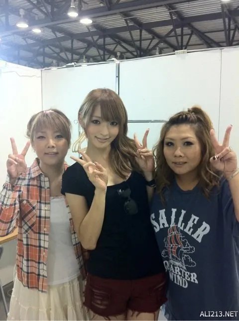 每日福利大放送 长腿模特佐藤かよ大秀惹火身材