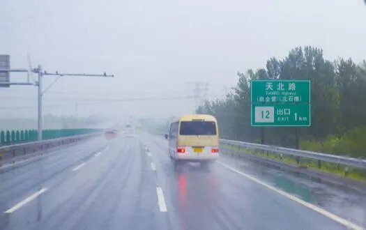 武汉暴雨后现棉花白云海 网友：感觉身处仙境当中