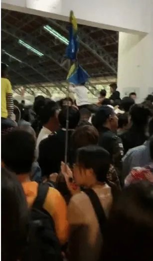 6614桌排队等吃饭什么情况：这么壮观的画面来看看