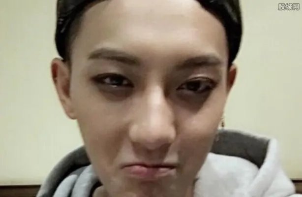 黄子韬美国豪宅曝光 室内装修奢华似宫殿