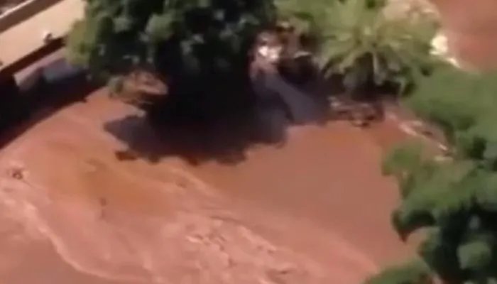 泥石流发生时应该往哪个方向跑 泥石流出现时应向什么方向跑