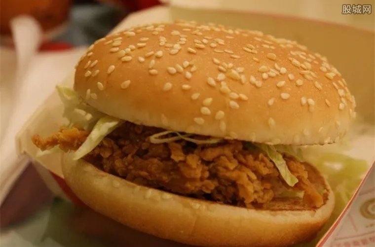 麦当劳汉堡吃出蛆 顾客看见蠕动的蛆当场吐了