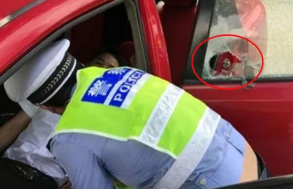 高速男子被堵10小时晕倒后获救了吗？