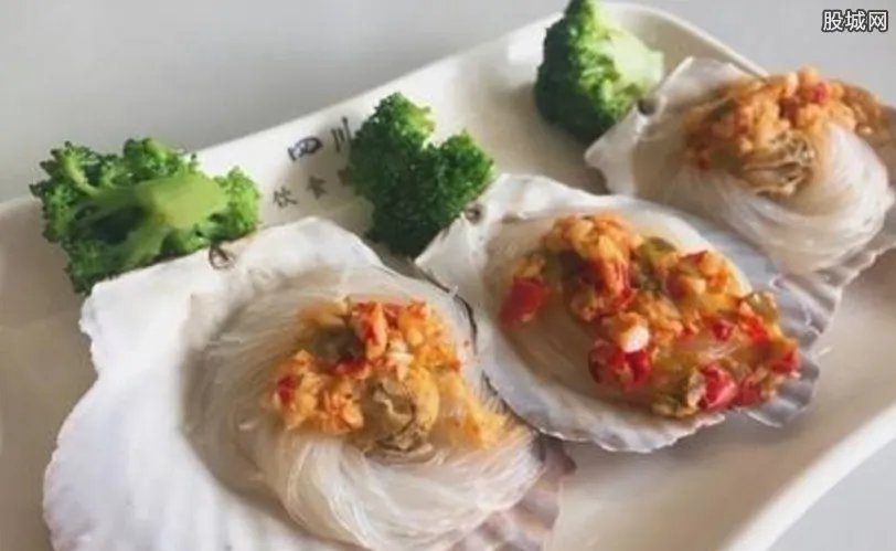 高校2元烤扇贝 高校推出各种各样的美食