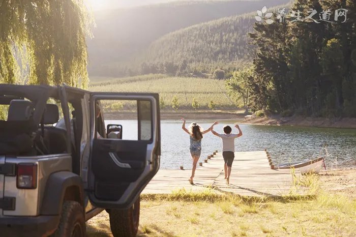 广东汽车撞公交站 日常开车应注意哪些事项