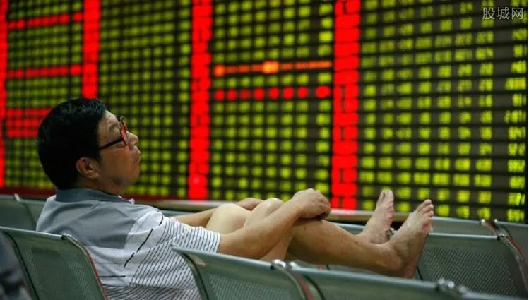 贵州茅台涨超5% 贵州茅台股价为何暴涨？