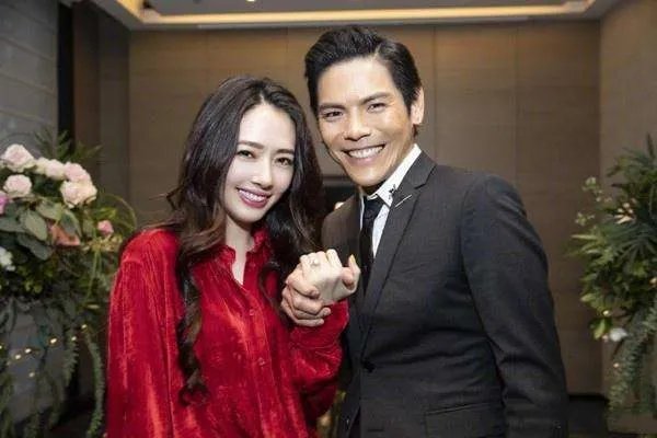 郭碧婷婚礼戴古董王冠,野人向佐和懒人郭碧婷是怎么做到和谐共处的?