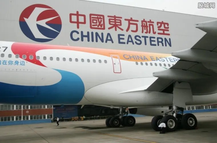 起飞12小时回原点 东航回应降落失败