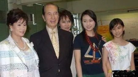 何鸿燊如何使四太怀孕赌王小女儿是人工受孕 梁安琪是试管怀孕的