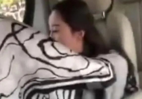 乘网约车脱鞋翘脚：事件始末真相揭开（图）