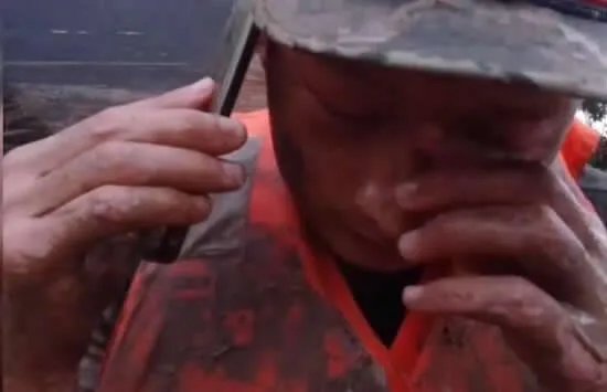 抗洪战士骗妈妈说没去抗洪 全程没一句“实话”却让众人感动不已