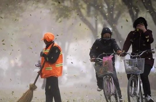 新疆小孩出门被大风刮跑是怎么回事 新疆小孩出门被大风刮跑的原因是什么