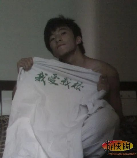 大奶&小内亮瞎双眼！细数校服的32种奇葩穿法