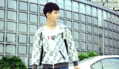 变形计杨桐的女朋友被曝光网传因早恋被送往英国留学