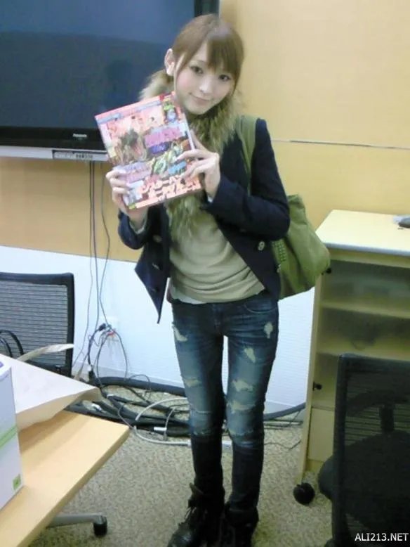 每日福利大放送 长腿模特佐藤かよ大秀惹火身材