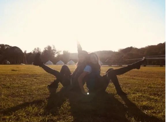 贾静雯首晒梧桐妹正面照：直接避开了贾静雯的基因