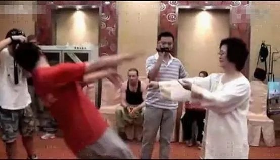 太极大师闫芳现状如何 为什么不把闫芳抓起来