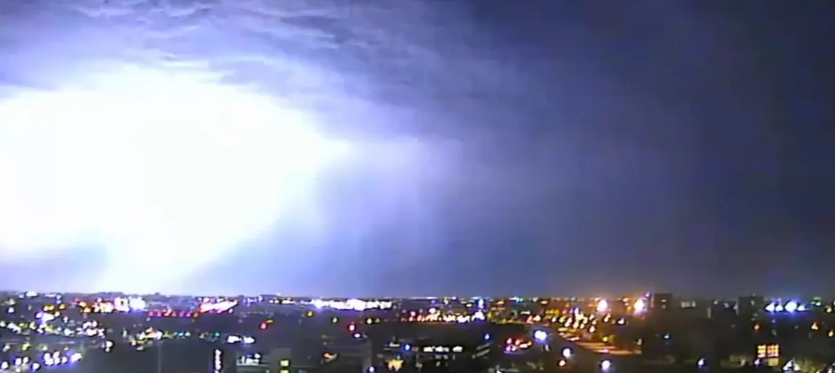 美国加州72小时遭上万次雷击，有没有造成人员伤亡？