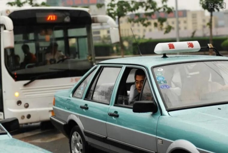 广州出租车拟新规 遇到8种无理要求可拒付车费