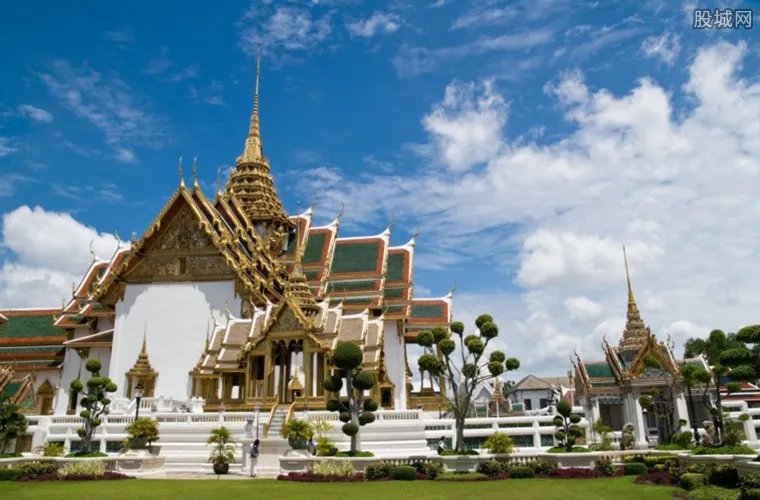 泰国游导游怒吼 10人拼团赴泰旅游被逼消费