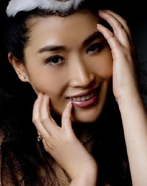 “没用的别和我说，啰哩啰嗦算什么”这是哪首歌里边的歌词？