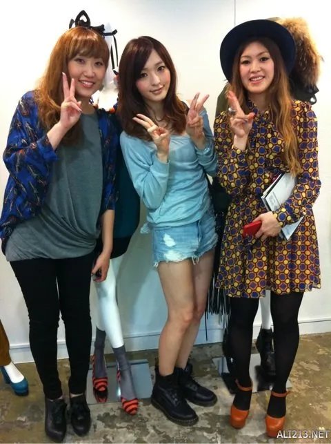 每日福利大放送 长腿模特佐藤かよ大秀惹火身材