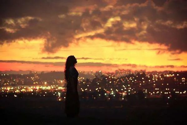 跳楼砸死父亲女生患抑郁症，抑郁症为什么这么可怕？