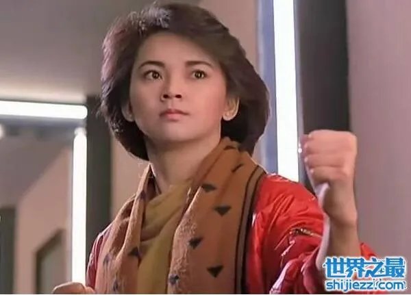 胡慧中近照曝光身材完全走样，曾经的霸王花完全消失 