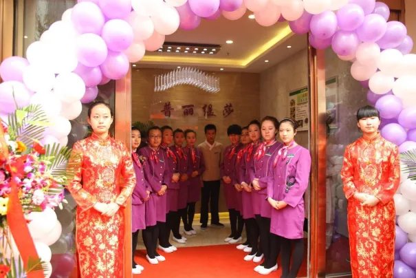 七年贷款做美容欠五十多万，女子月薪三千这辈子都还不完了，你怎么看？