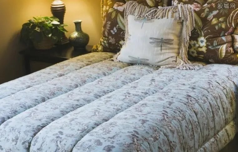 盖治病被子被熏晕 无良商家骗取上百老人20万