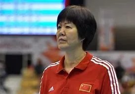 郎平确认带队至东京奥运会结束，她是不是一名尽职尽责的教练？