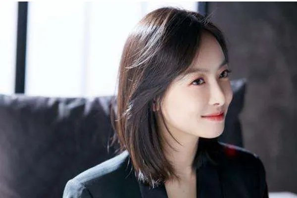 宋茜拍戏的时候是不是用力过猛把上衣撑开了？