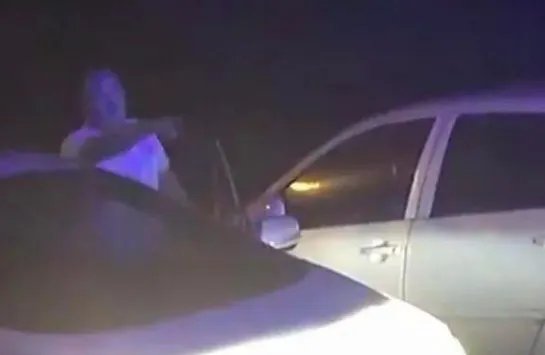 私家车与执行任务救护车对峙是怎么回事？