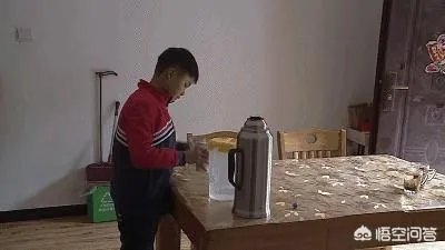 如何看待11岁男孩欠下“巨额债务”？