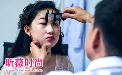 女生整容成刘亦菲 想成为小龙女？