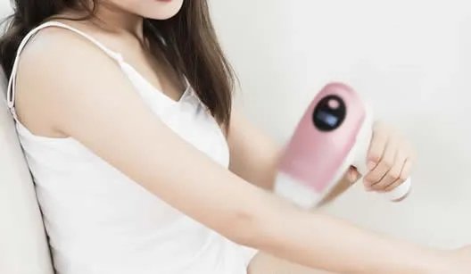 女人光子脱毛照片:7个方法女人可以偷偷全身脱毛